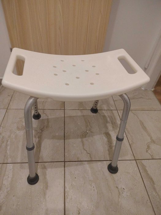 Krzesło inwalidzkie pod prysznic regulowane