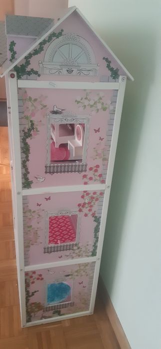 Domek dla lalek wielki.