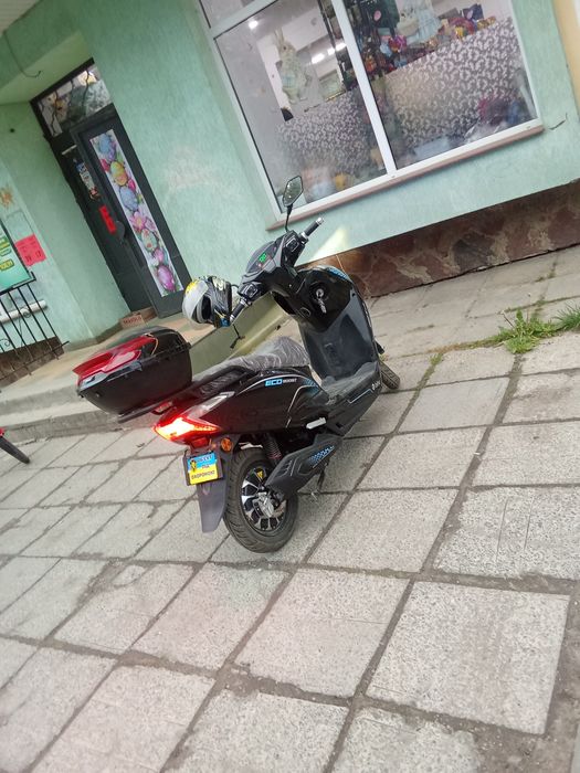 Електро скутер  випущений у 2025 році.  продам 2000кв .72 V