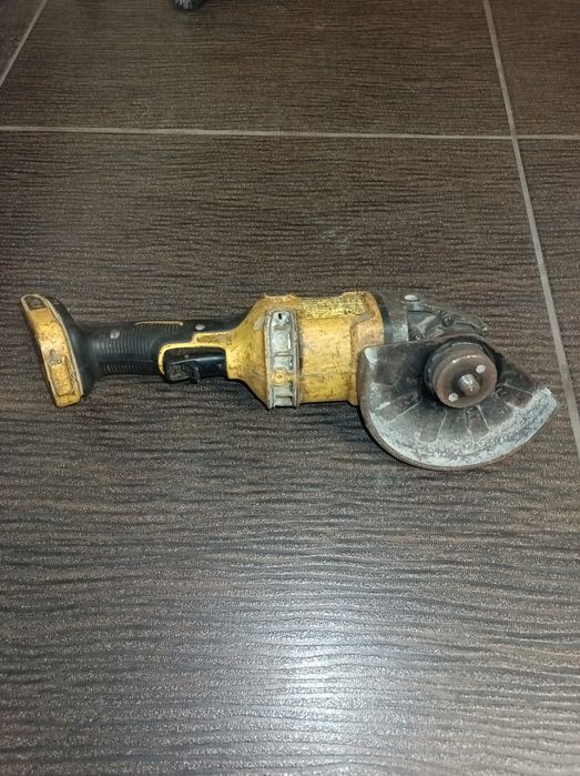 DeWalt DCG 414 szlifierka uszkodzona