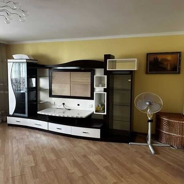 Продаж 2к квартири 65 кв. м на вул. Кармелюка