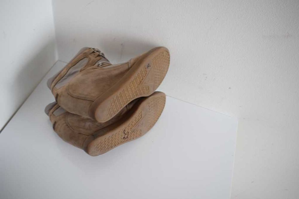 Guess  sneakersy beżowe na koturnie 39