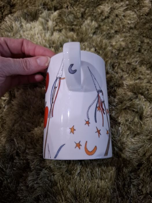 Caneca de porcelana da coleção Vimaranes da Vista Alegre. 
A coleção f