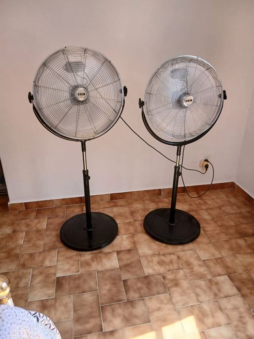 2x Ventoinhas / Standing Fans