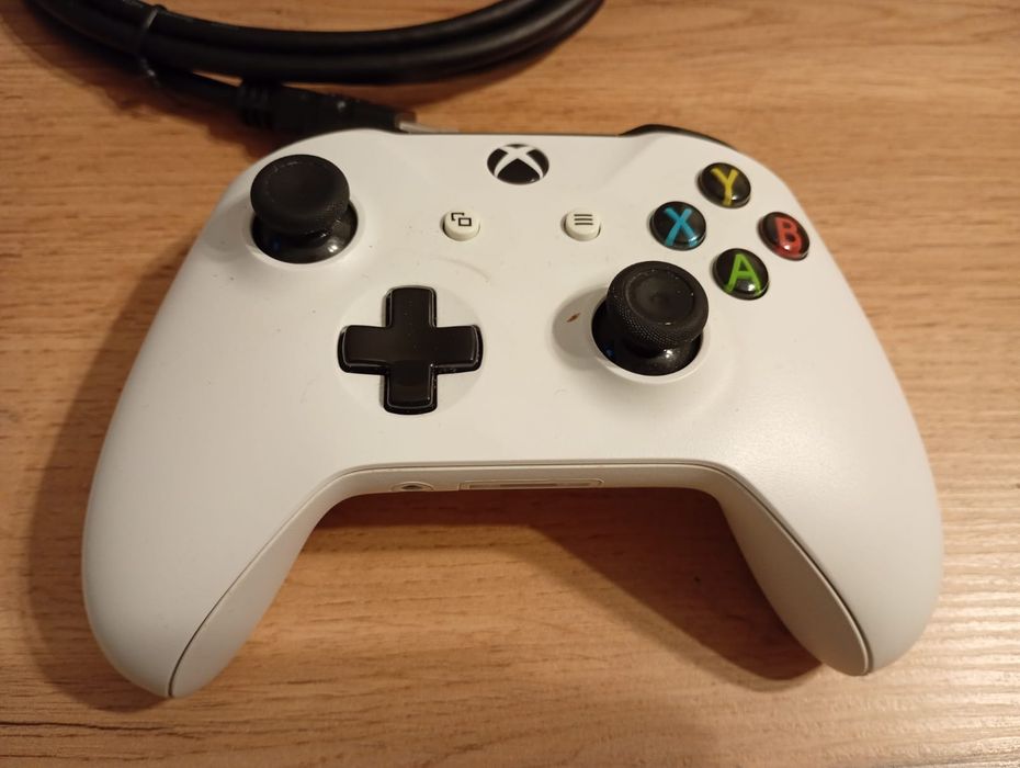 Konsola Xbox one S 1TB  z napędem 2 Pady