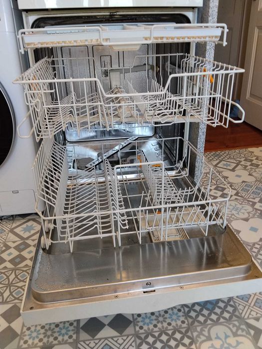 Máquina de lava loiça Miele