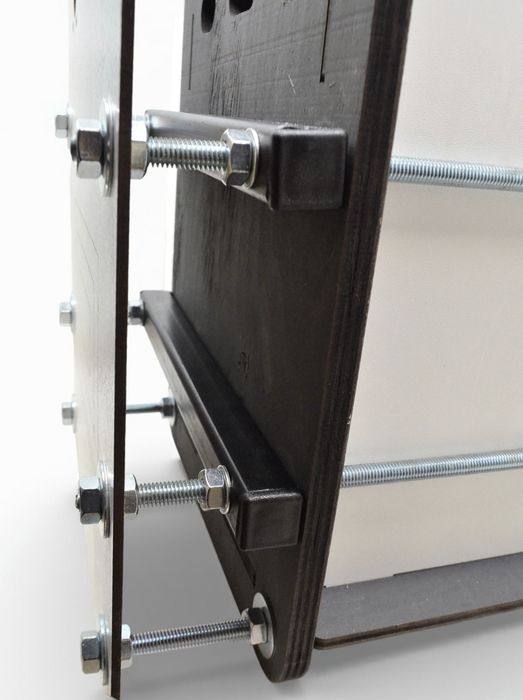 Для акумуляторів  LiFePO4 профіля для стягування.