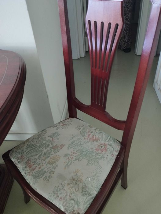 Mesa grande extensível com 4 cadeiras madeira