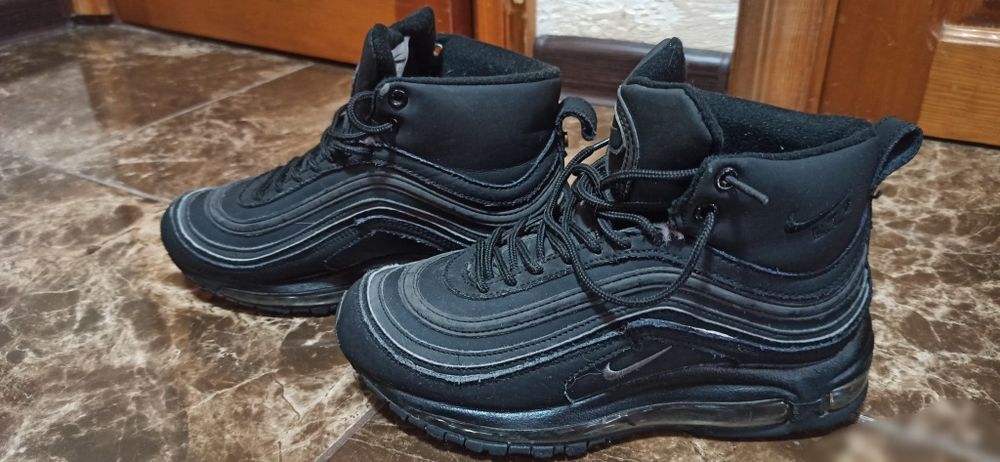 Зимние кроссовки подросток б/у Nike