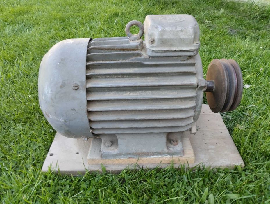 Silnik elektryczny INDUKTA Bielsko-Biała 7.5KW 2890 obr/min.