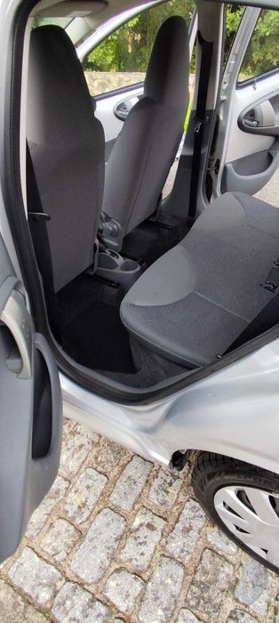 Peugeot 107 1.0 5 Portas (2006) - Motor Toyota, A/C e IUC Barato