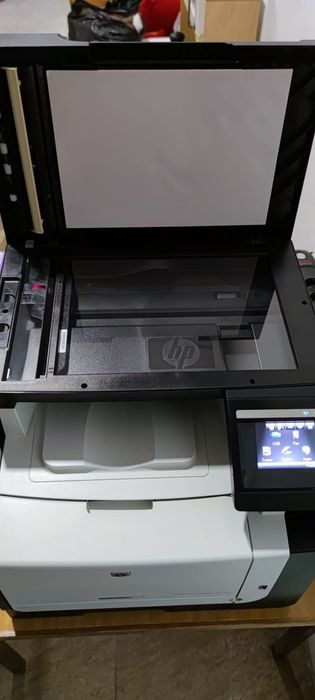 Impressora multifunções a laser a cores