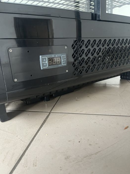 Холодильна Вітрина Reednee RTW-100L  Настільна Кондитерська Німеччина