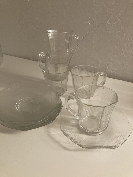 Szklanki ze spodeczkami