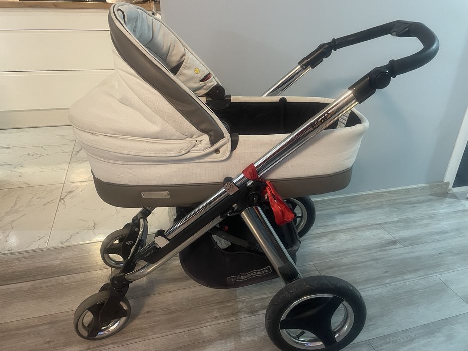 Piekny, komfortowy wozek 2w1 z parasolka