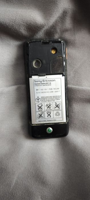 смартфон Sony Ericsson W200i.