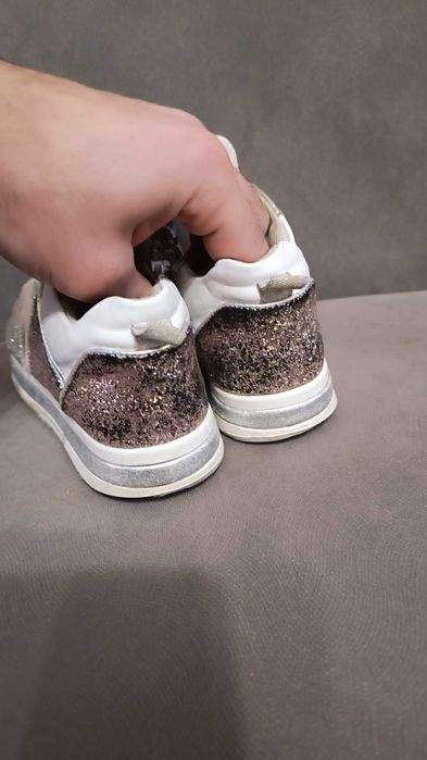 Кроссовки для девочки