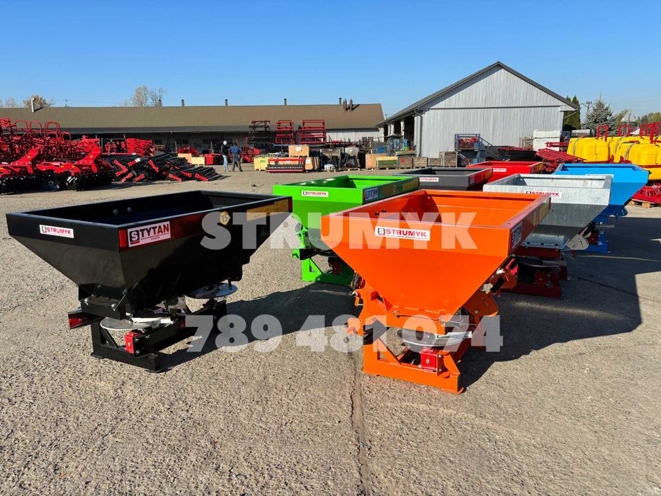 rozsiewacz nawozów/ 2-talerze/ hydraulika/ plandeka/ TYTAN/sulky/altro