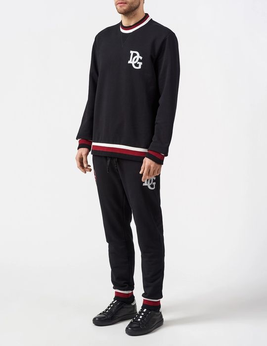 Костюм DOLCE & GABBANA

Мужской спортивный костюм с

фирменным лого