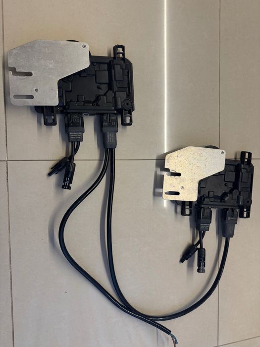 2 micro inversores Enphase IQ7 +