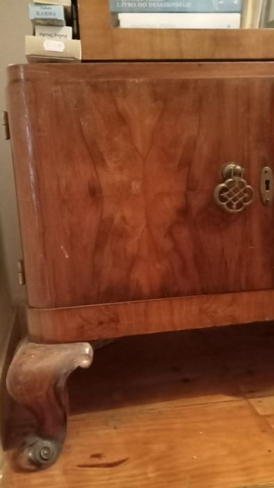 Móvel vitrine com espelho