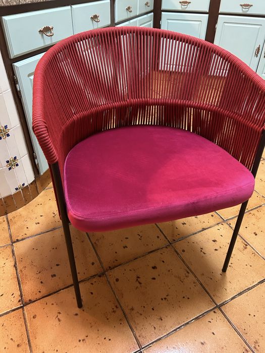 Cadeira Veludo Rosa e Corda Vermelha