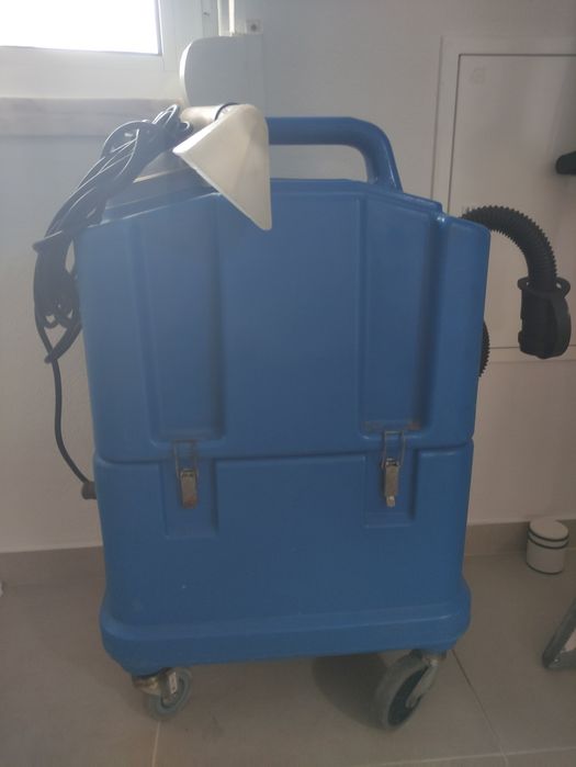 Máquina de lavar estofos e alcatifa em ótimo estado