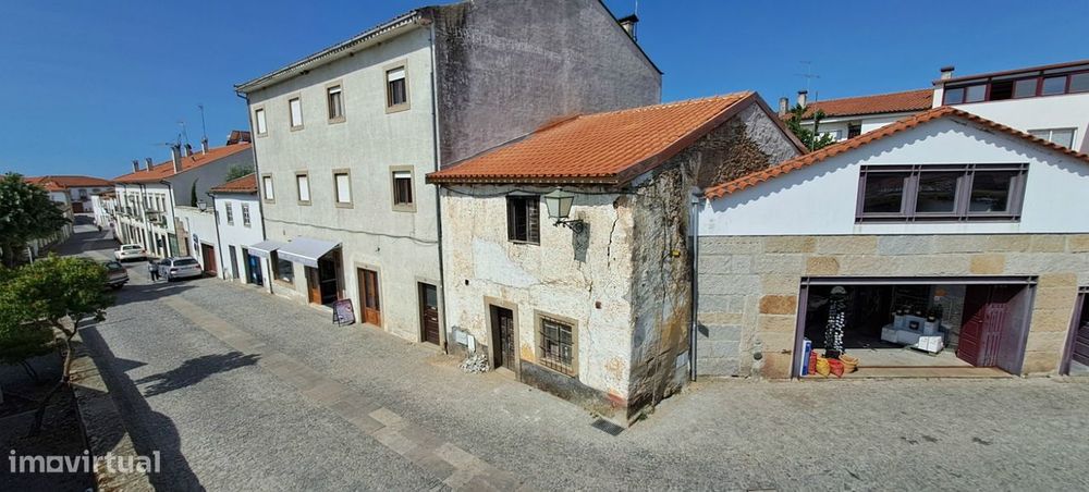 Moradia para Restaurar, zona histórica de Miranda do Douro