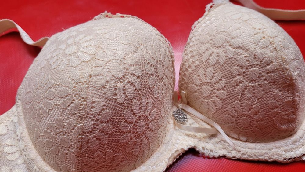 Kremowy stanik Biweier