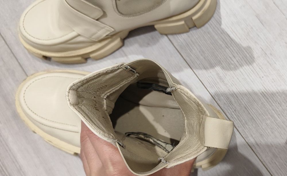 Шкіряні Челсі демісезон молочного кольору