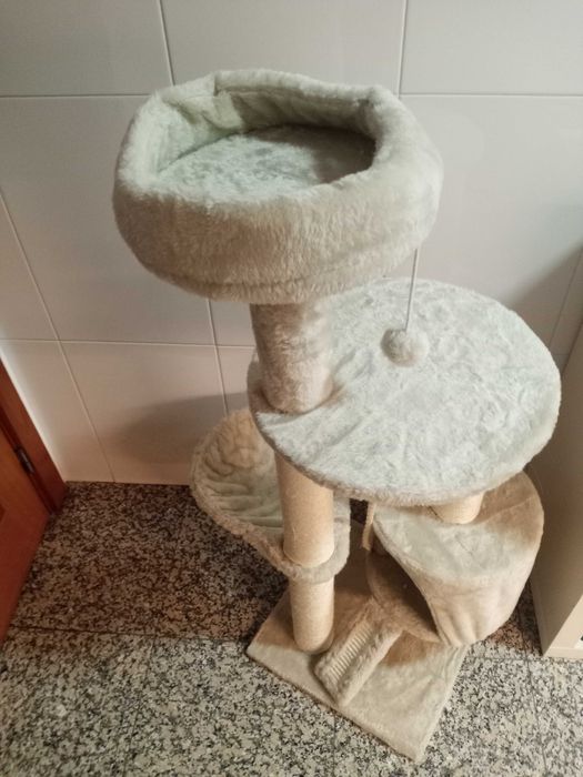 Torre de atividades para gatos