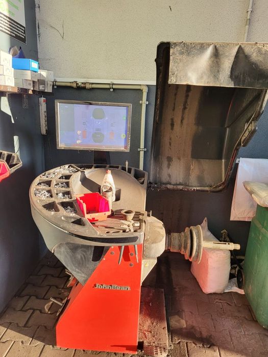 Wyważarka do kół samochodów osobowych JOHN BEAN B800P używana