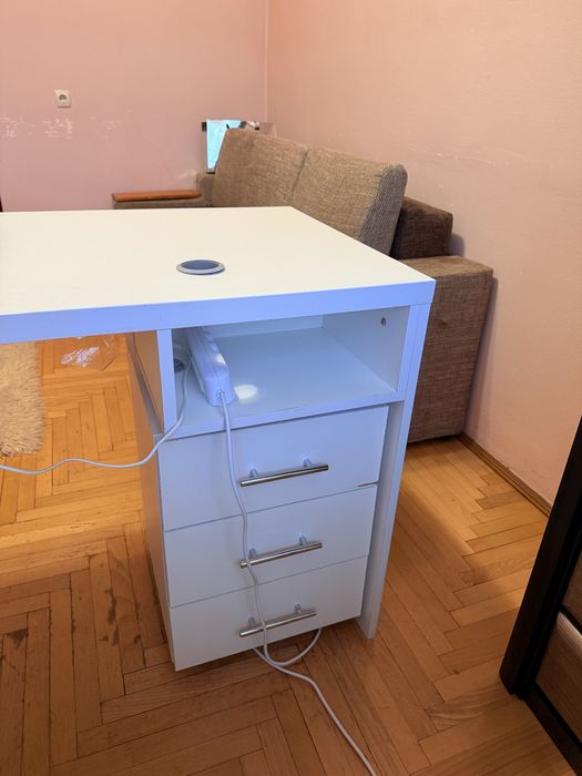 Стіл манікюрний +лампа