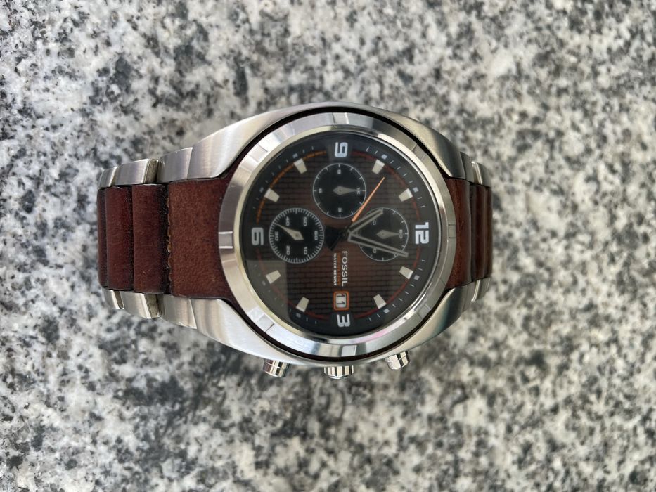 Relógio Fossil castanho e cromado