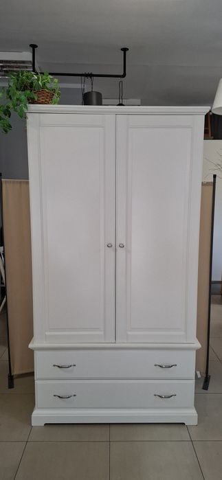 Biała szafa ikea tyssedal – styl klasyczny / prowansalski