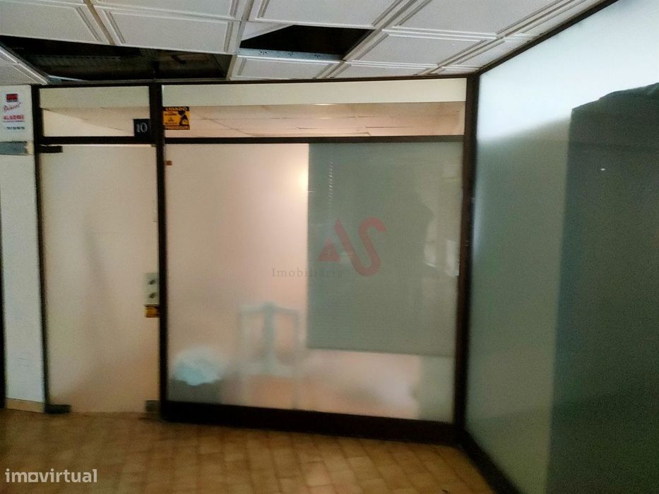 Loja de 31,30 m² no Edifício Varandas do Mar em Albufeira