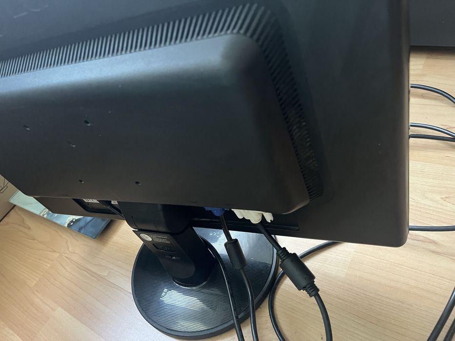 Komputer stacjonarny z monitorem