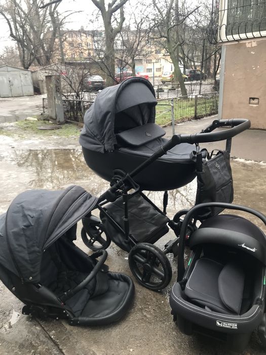 склад Коляски бу в отличном состоянии как новые! Вадатурского  71\1