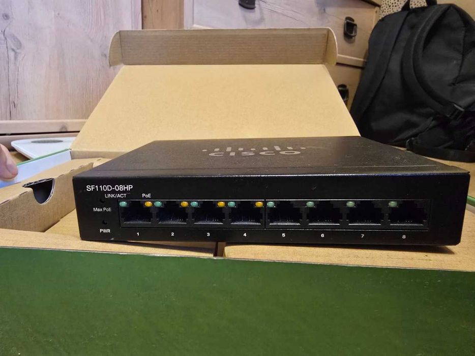Cisco SF110D-08HP 8-Port 10/100 PoE Desktop Switch