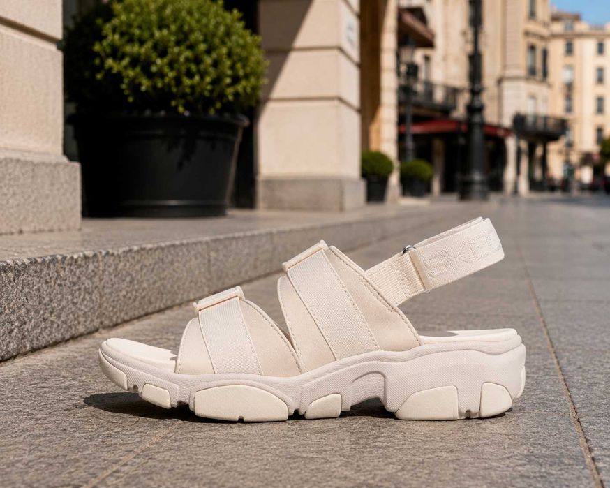 Трендові жіночі босоніжки Skechers