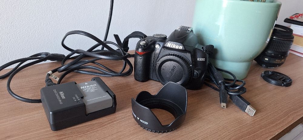 Câmera Nikon D3000 + Lente 18-55mm + Acessórios

Vendo Nikon D3000