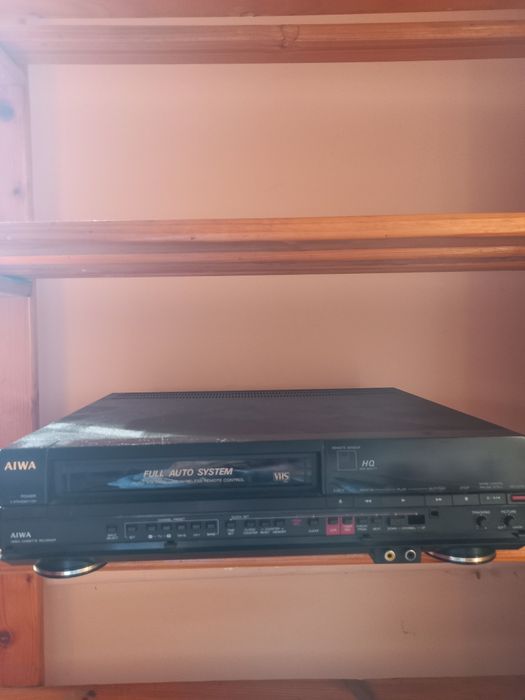 Відеомагнітофон AIWA