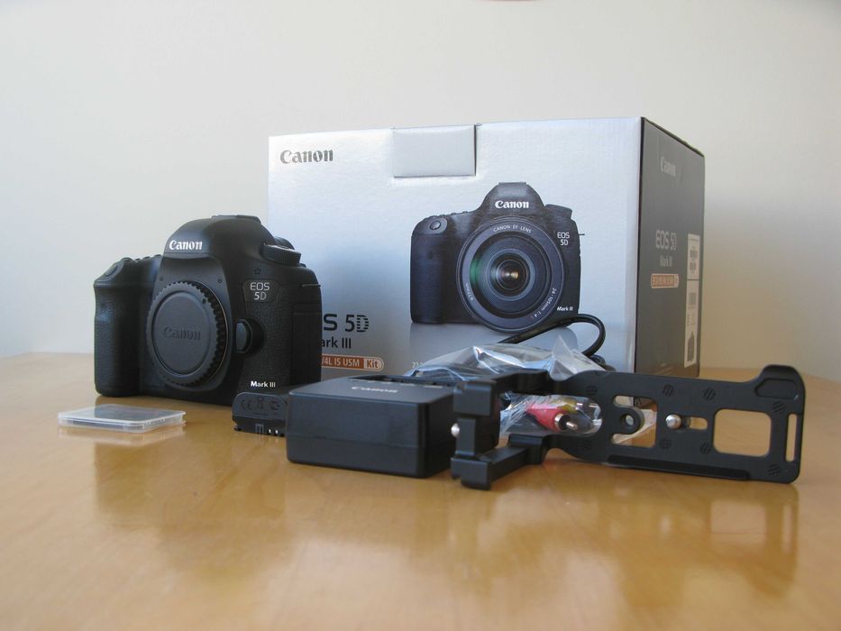 Máquina fotográfica digital Canon 5D III e acessórios