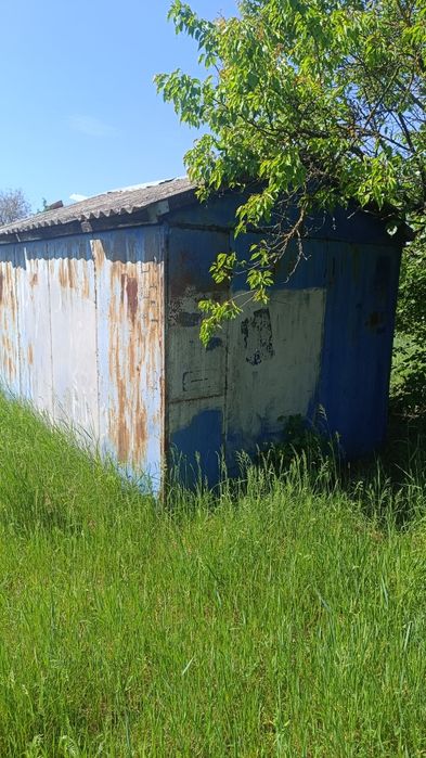 Ділянка з будинком та комунікаціями