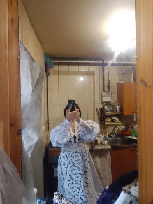 Сукня весільна, а також на інші свята, та оксамитові сукні по 500 грив