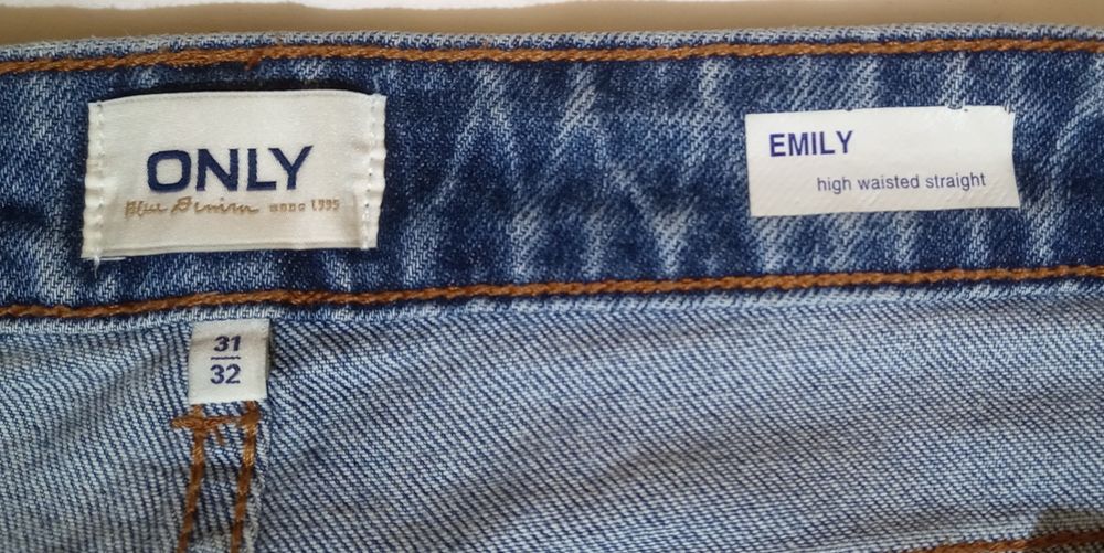 Calças da Only (Emily high waist straight)