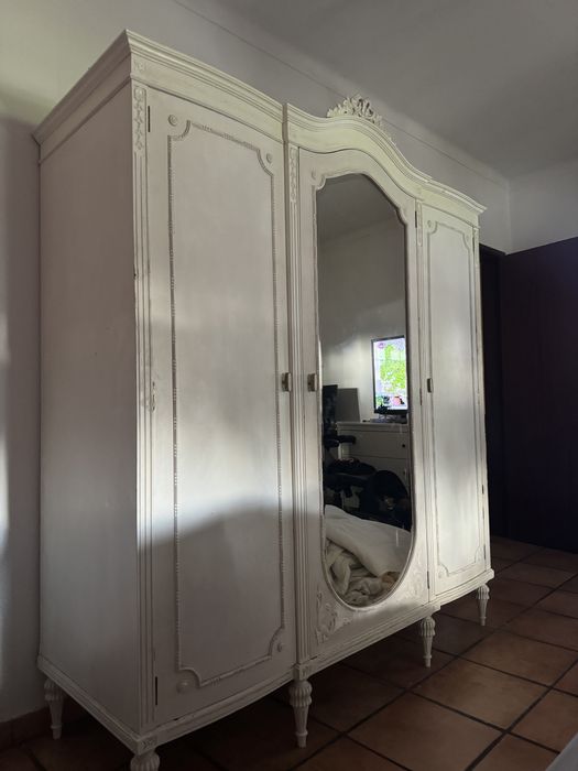 Roupeiro Luís XV restaurado