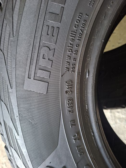 Шини Б/У 2шт 205/75 R16С 110/108T Pirelli Scorpion ATR.