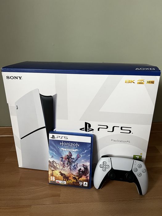 Playstation 5 slim, dwa pady i gra