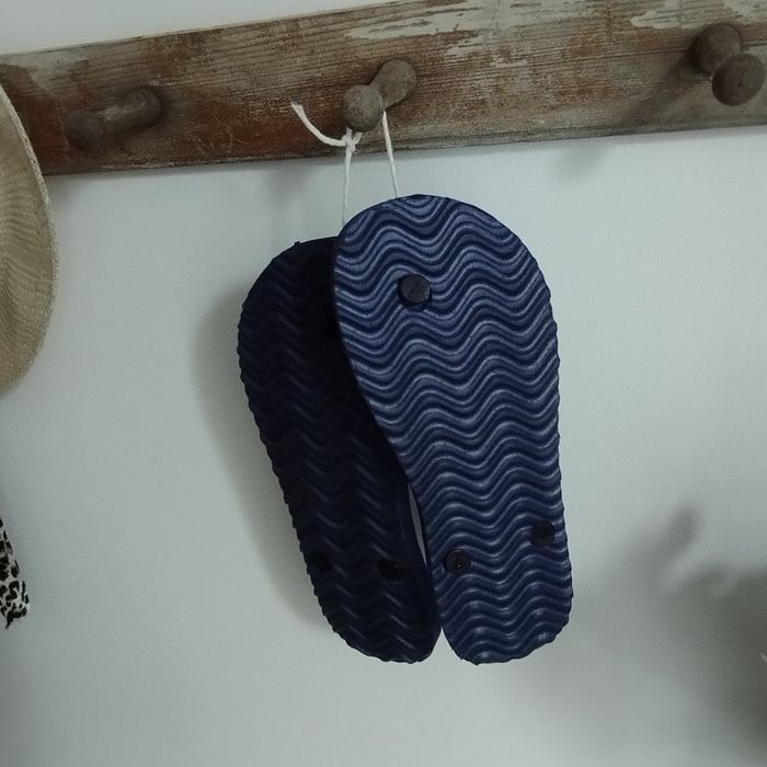 Nowe damskie klapki japonki – rozmiar 38 – lekkie i szybkoschnące